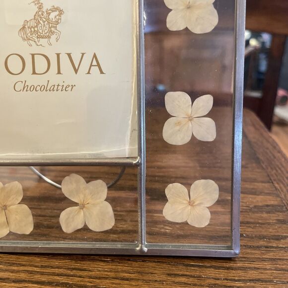Godiva Chocolatier Pressed Flower Picture Frame NEW Holds 3 X 3 Photo Boho - Picture 3 of 6